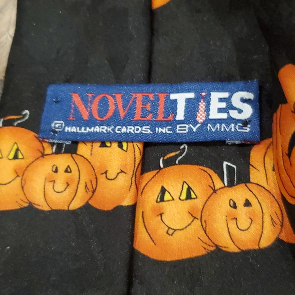 Mens NovelTies black & orange Halloween print tie